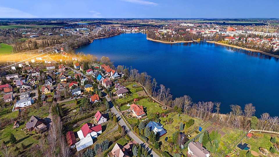 Podgląd kamery — zachód nad jeziorem